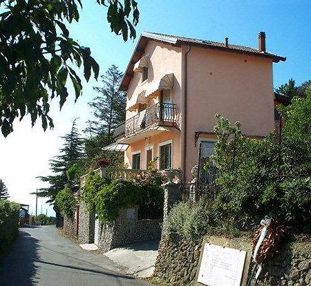 La Tana Del Tasso Ventimiglia B&B 외부 사진