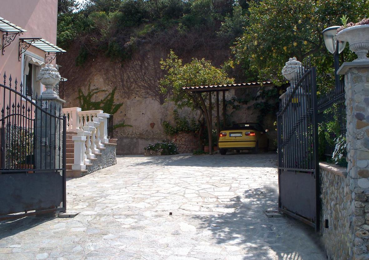 La Tana Del Tasso Ventimiglia B&B 외부 사진