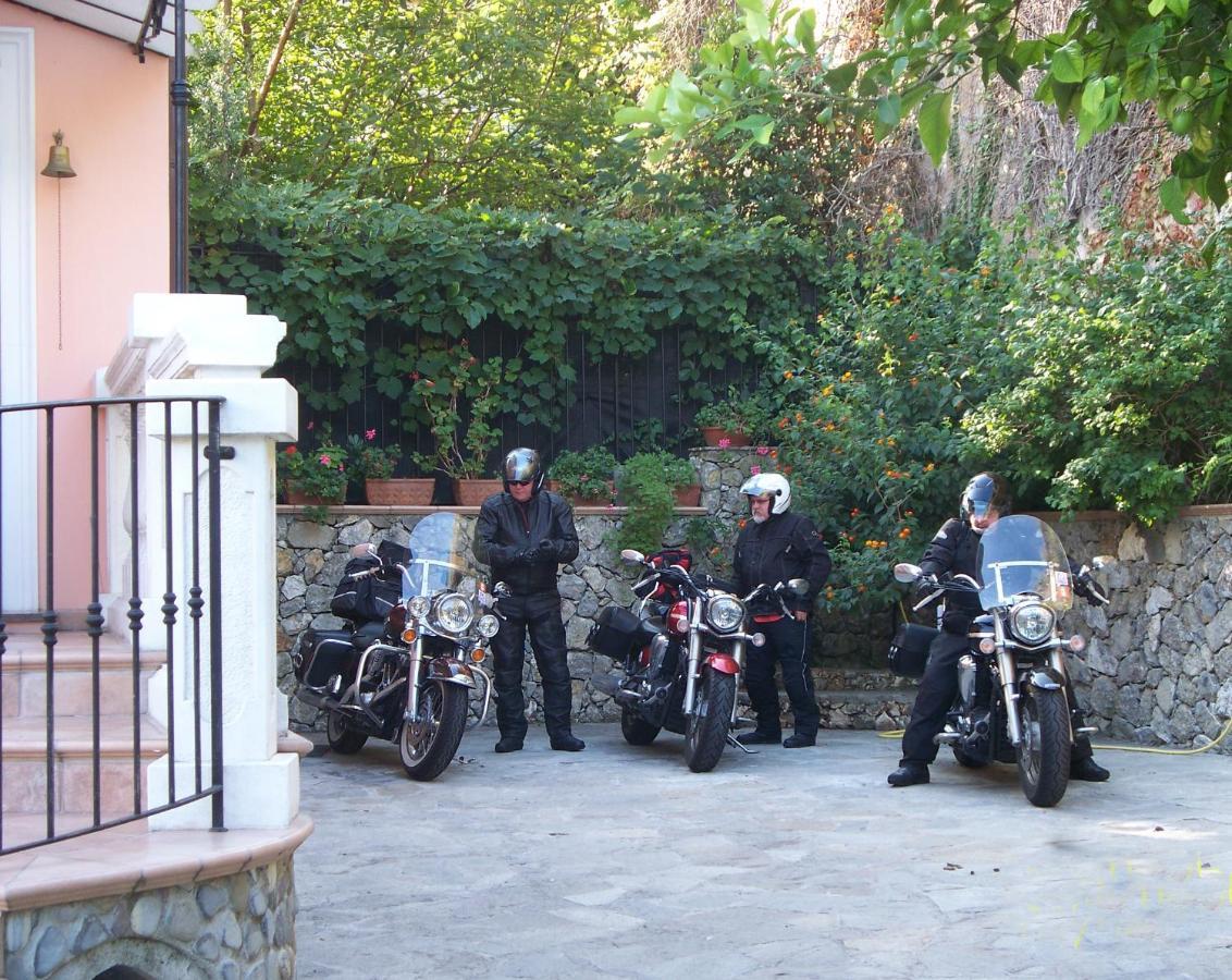 La Tana Del Tasso Ventimiglia B&B 외부 사진